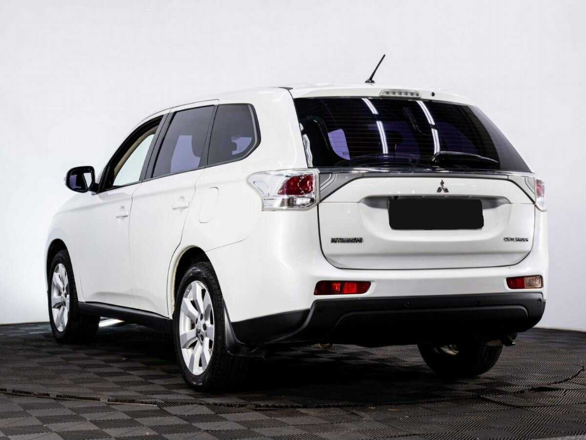 Mitsubishi Outlander с пробегом — 2014 год. Фото: #3