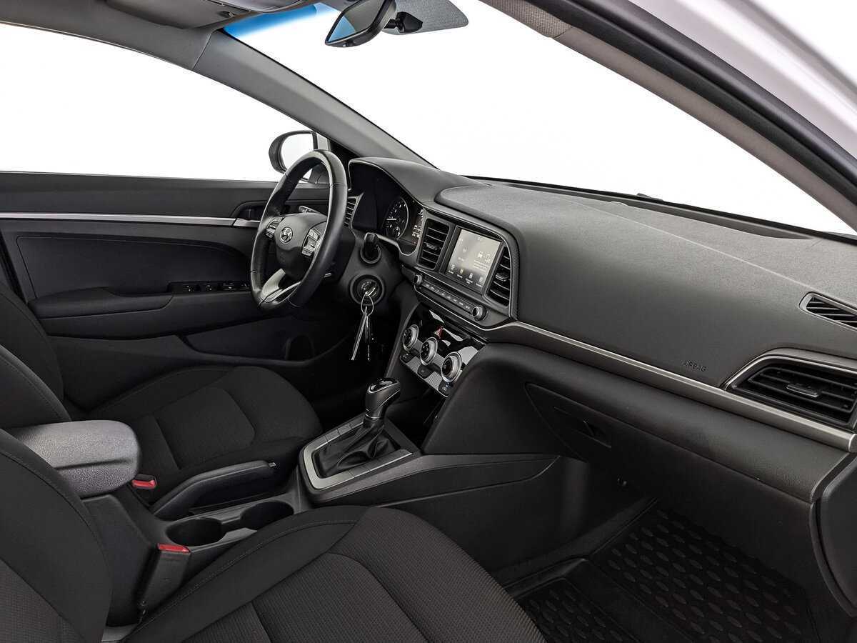 Hyundai Elantra с пробегом — 2019 год. Фото: #12