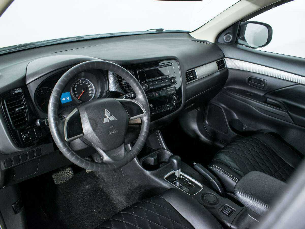 Mitsubishi Outlander с пробегом — 2014 год. Фото: #10