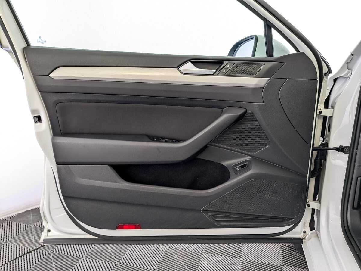 Volkswagen Passat с пробегом — 2016 год. Фото: #16