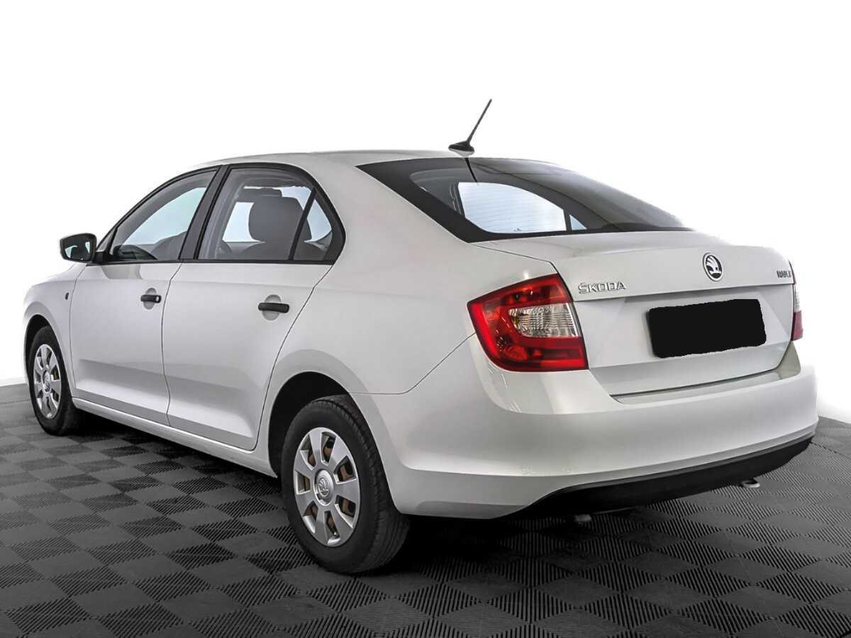 Skoda Rapid с пробегом — 2017 год. Фото: #6