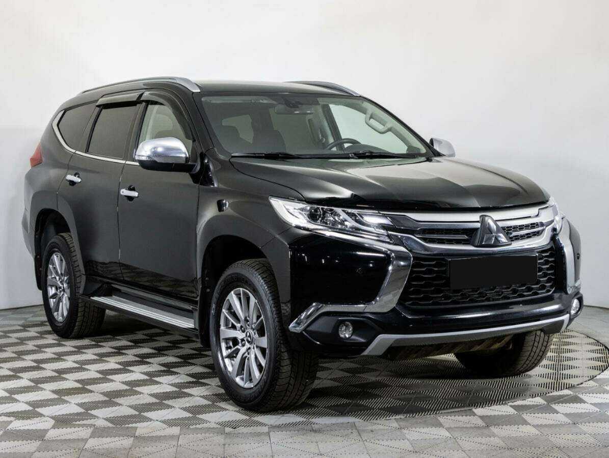 Mitsubishi Pajero Sport с пробегом — 2017 год. Фото: #2
