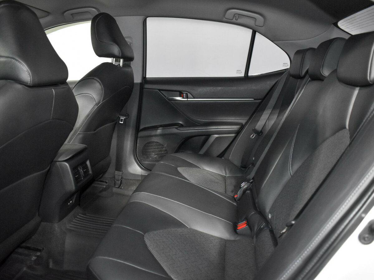 Toyota Camry с пробегом — 2022 год. Фото: #11