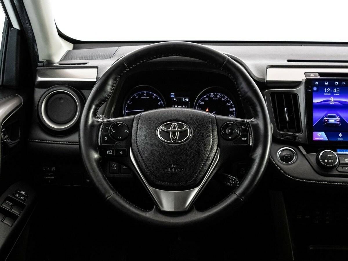 Toyota RAV4 с пробегом — 2018 год. Фото: #9