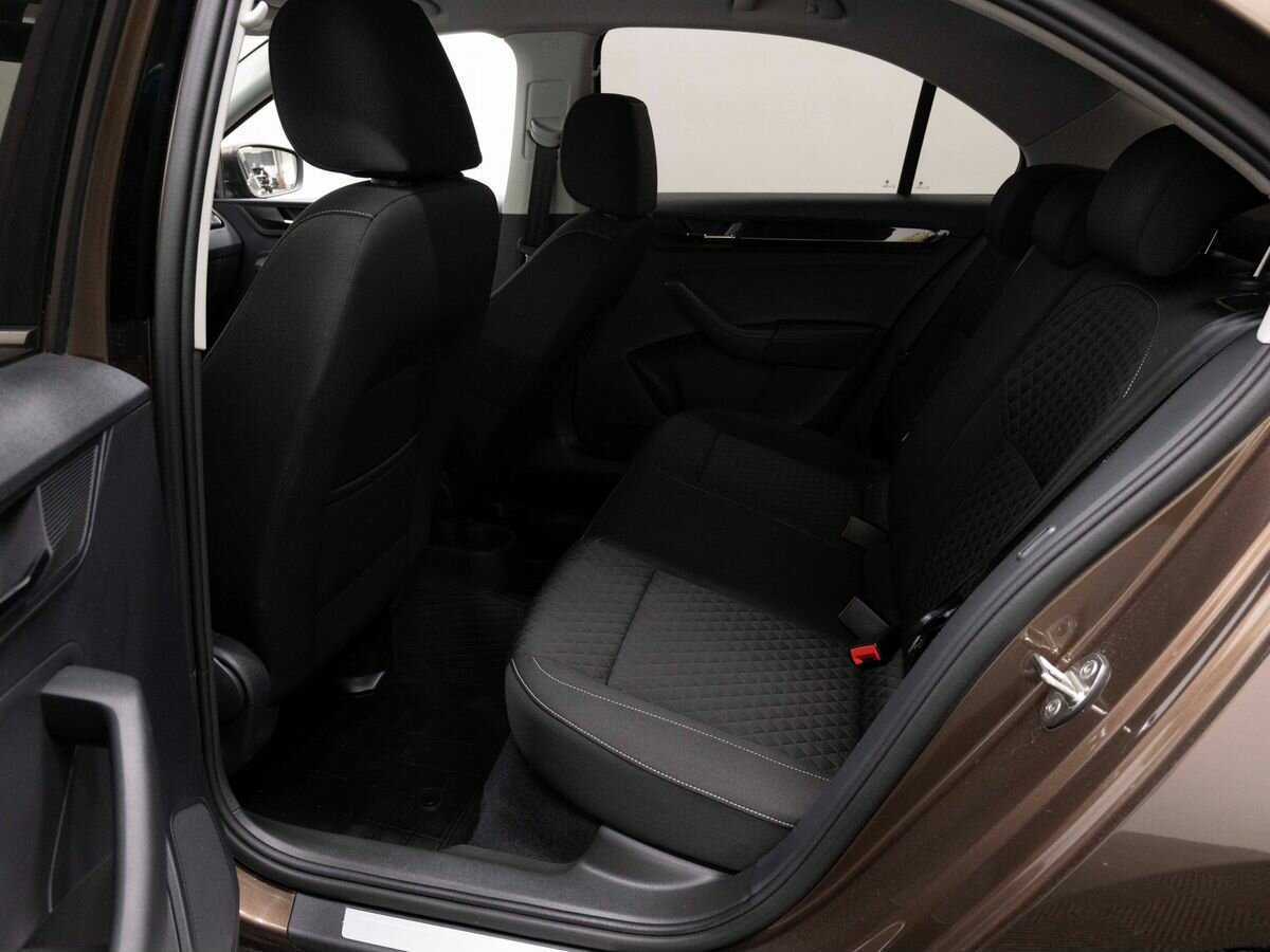 Skoda Rapid с пробегом — 2018 год. Фото: #10