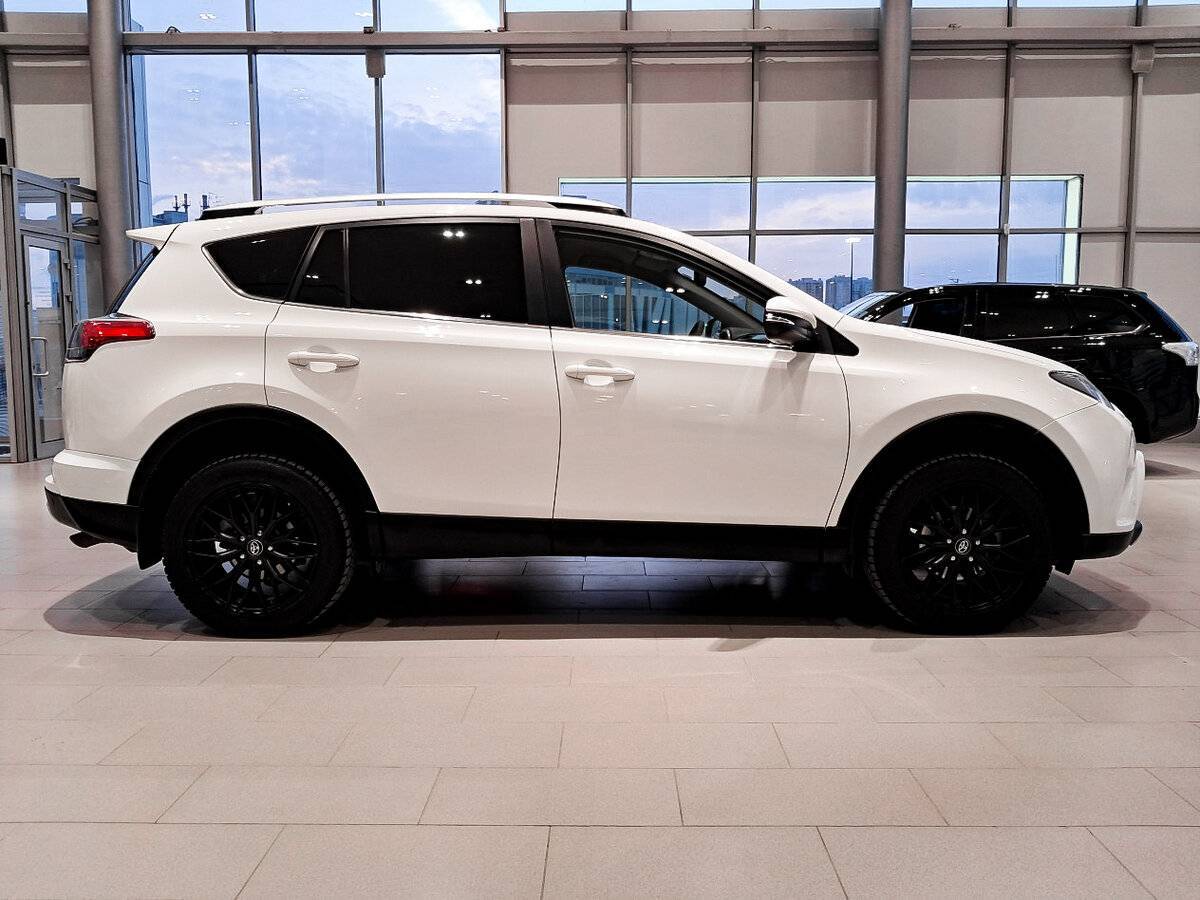 Toyota RAV4 с пробегом — 2016 год. Фото: #3