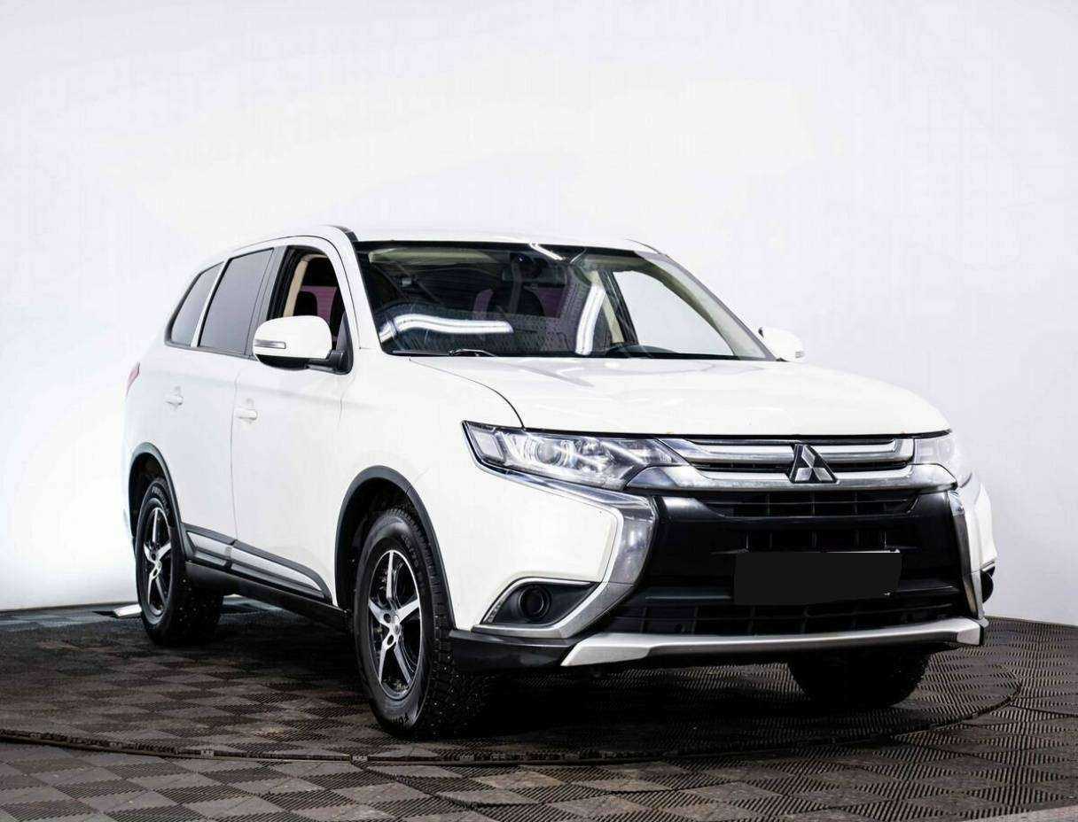 Mitsubishi Outlander с пробегом — 2017 год. Фото: #2