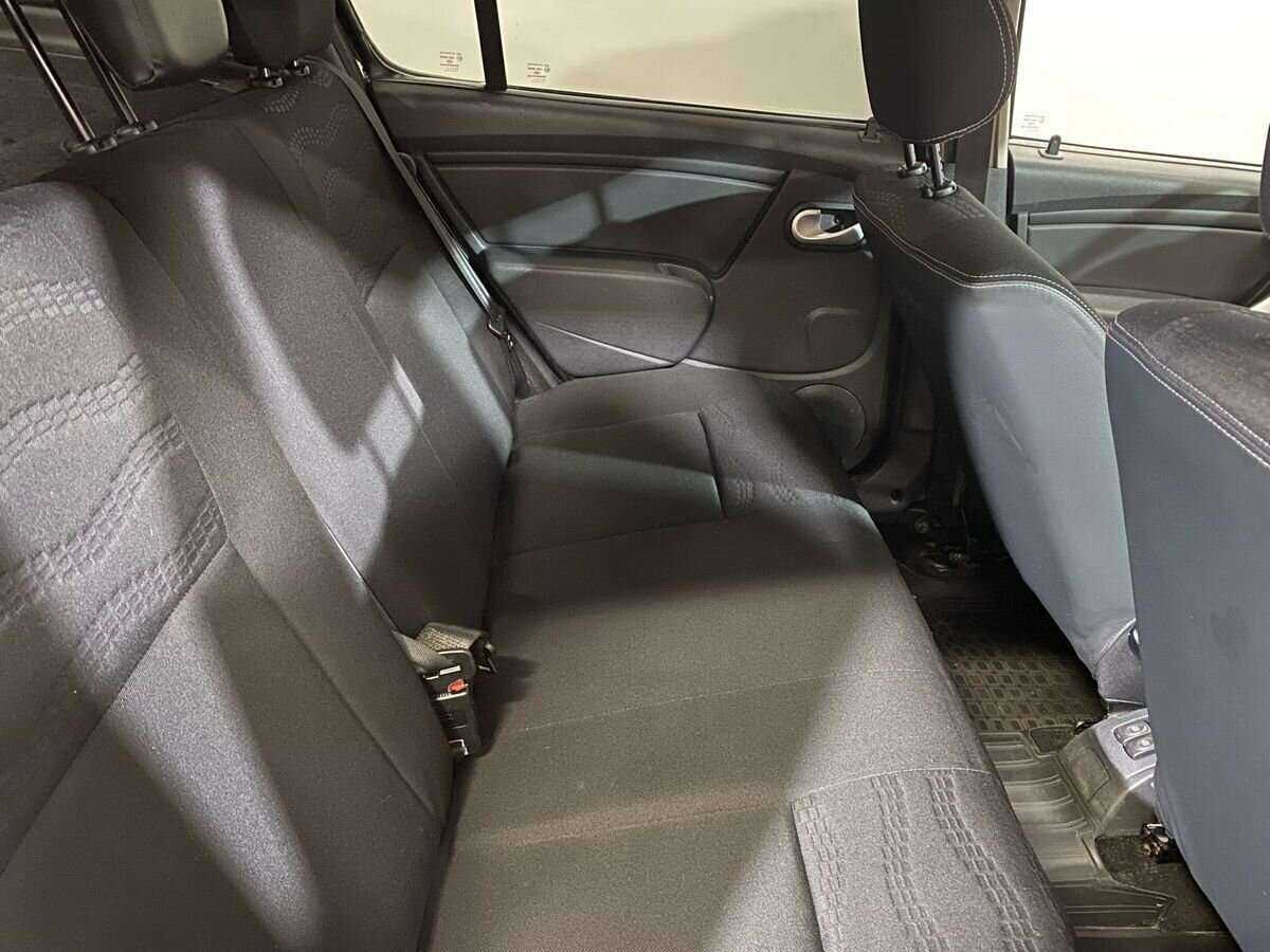 Renault Sandero с пробегом — 2012 год. Фото: #10