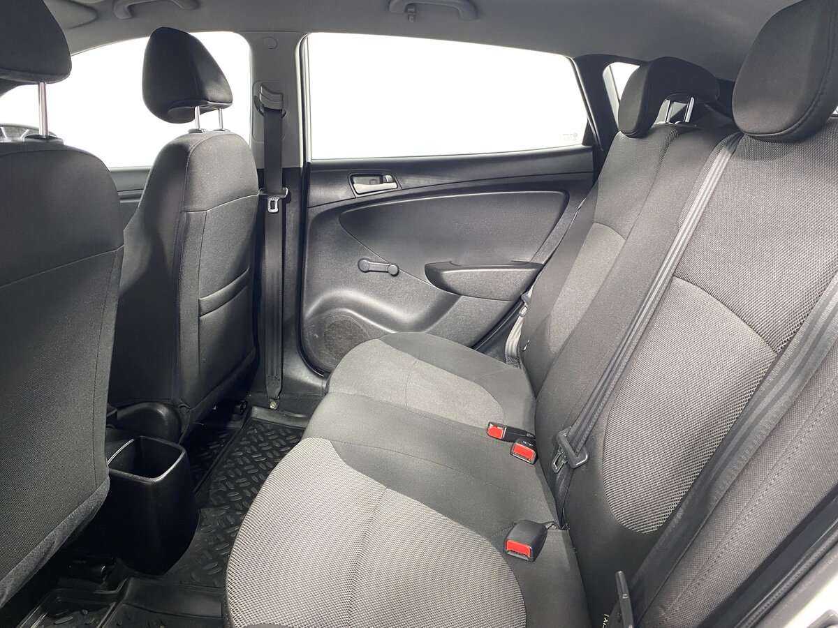 Hyundai Solaris с пробегом — 2014 год. Фото: #9