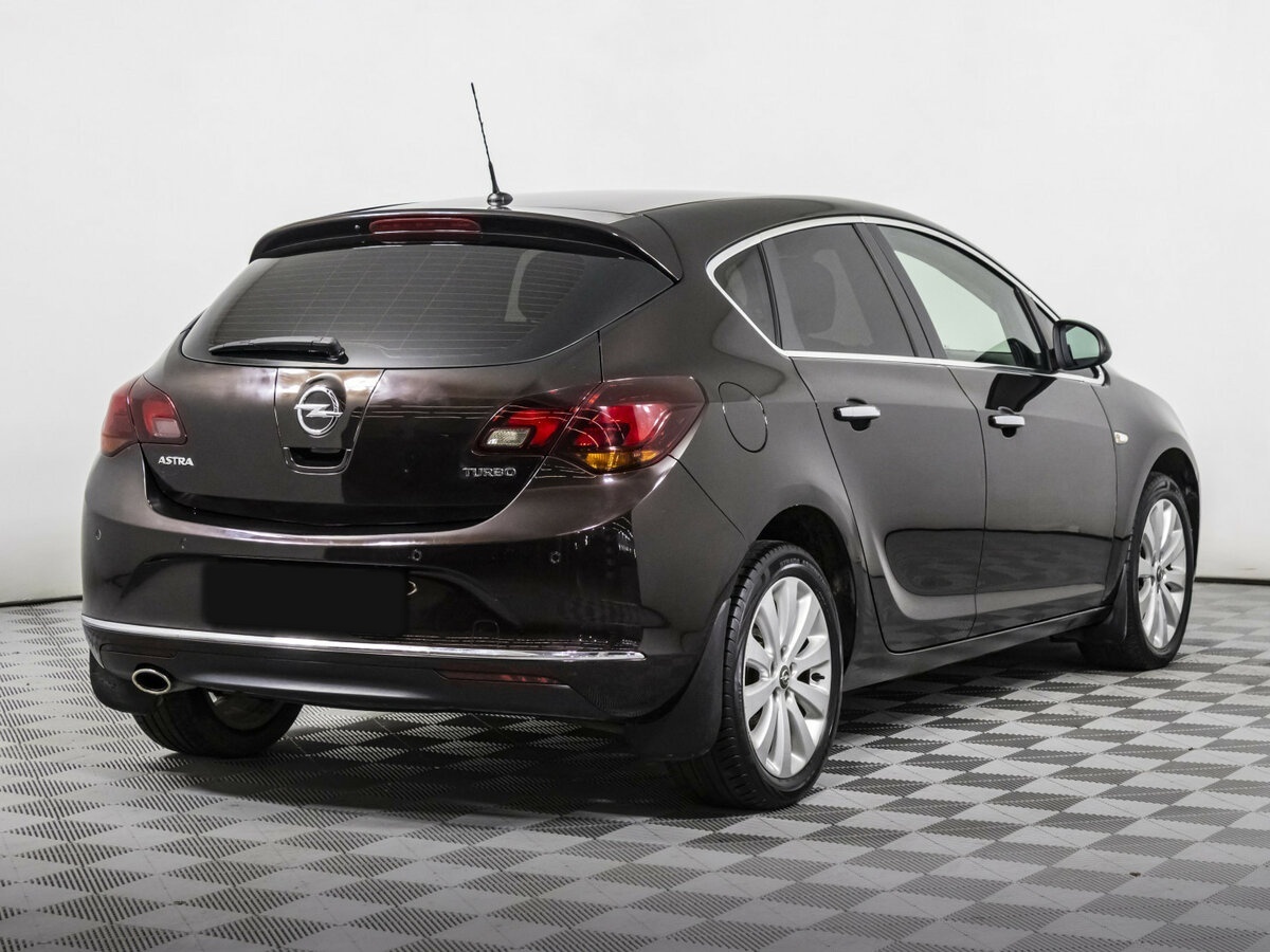Opel Astra с пробегом — 2013 год. Фото: #4