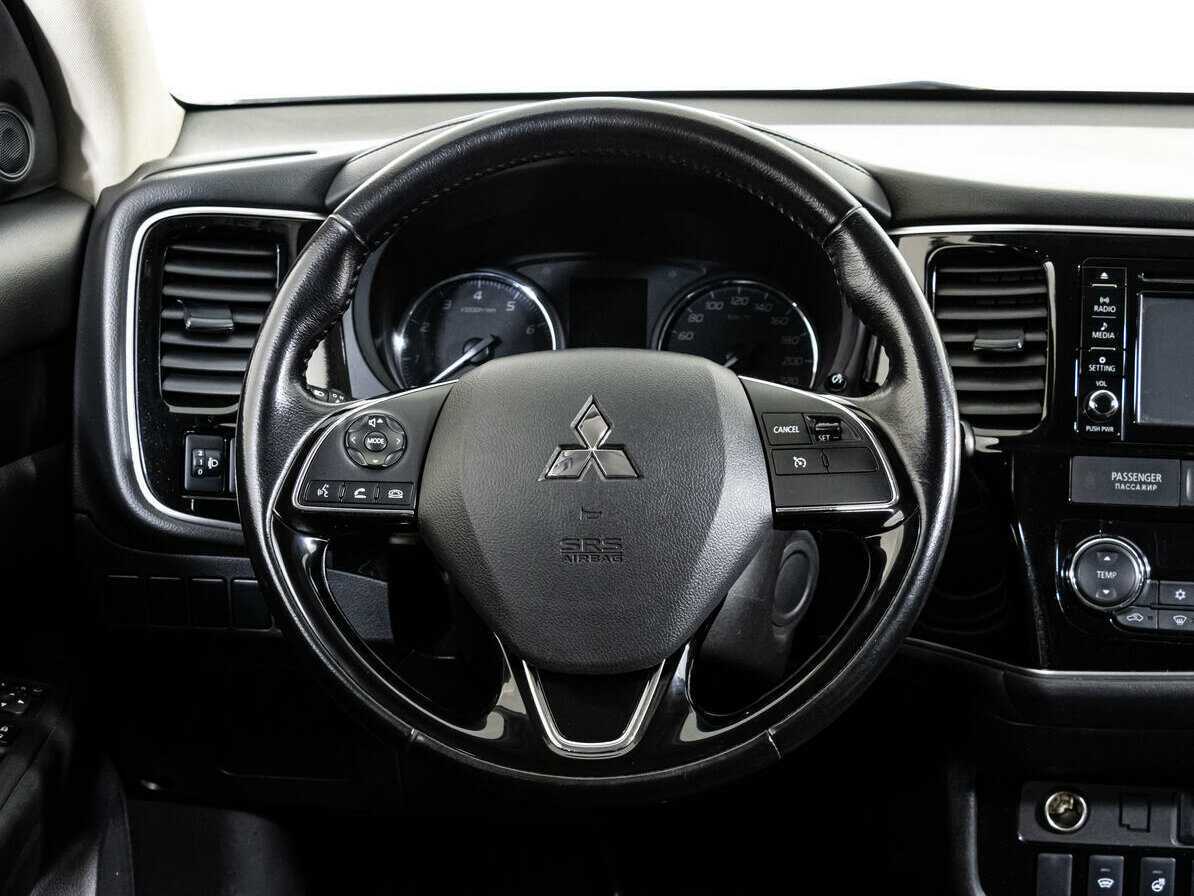Mitsubishi Outlander с пробегом — 2017 год. Фото: #11