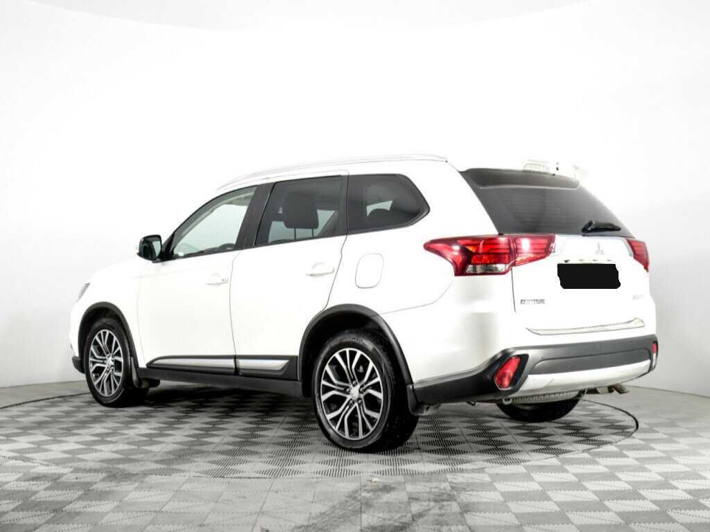 Mitsubishi Outlander с пробегом — 2017 год. Фото: #6