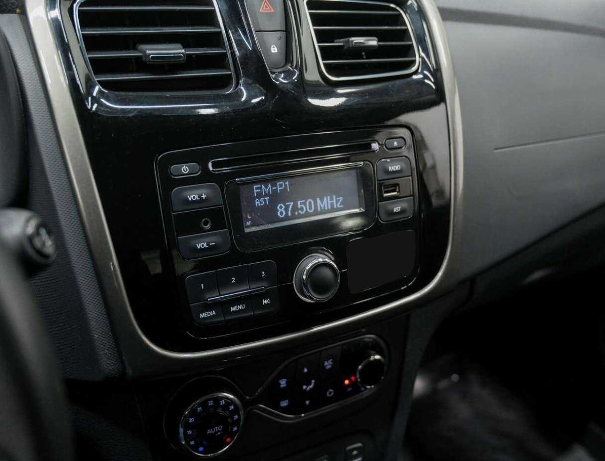 Renault Sandero с пробегом — 2015 год. Фото: #21