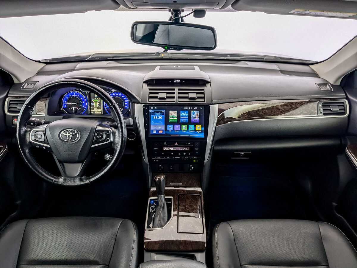 Toyota Camry с пробегом — 2016 год. Фото: #11