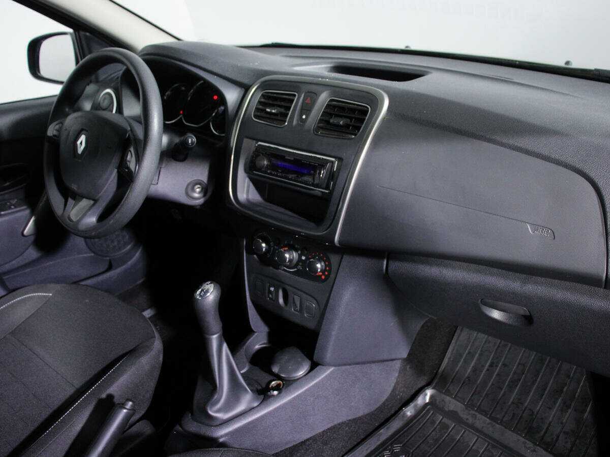 Renault Sandero с пробегом — 2017 год. Фото: #6