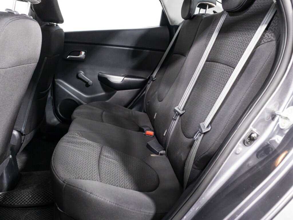 Kia Rio с пробегом — 2013 год. Фото: #9
