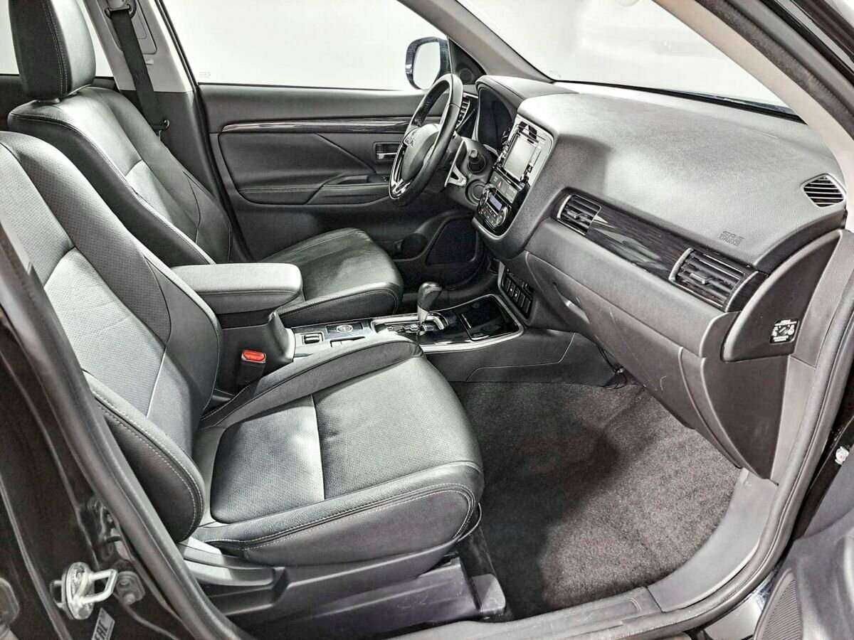 Mitsubishi Outlander с пробегом — 2017 год. Фото: #8