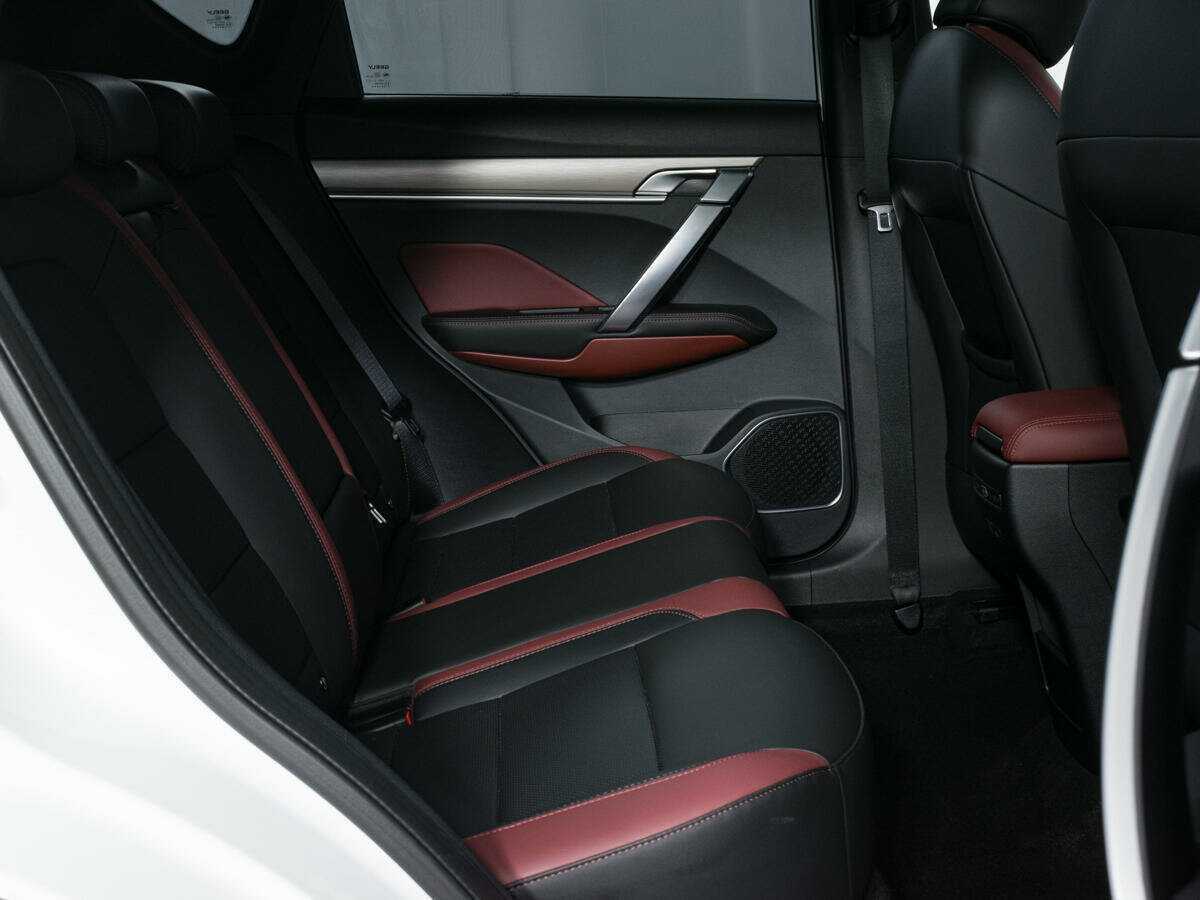 Geely Coolray с пробегом — 2023 год. Фото: #11