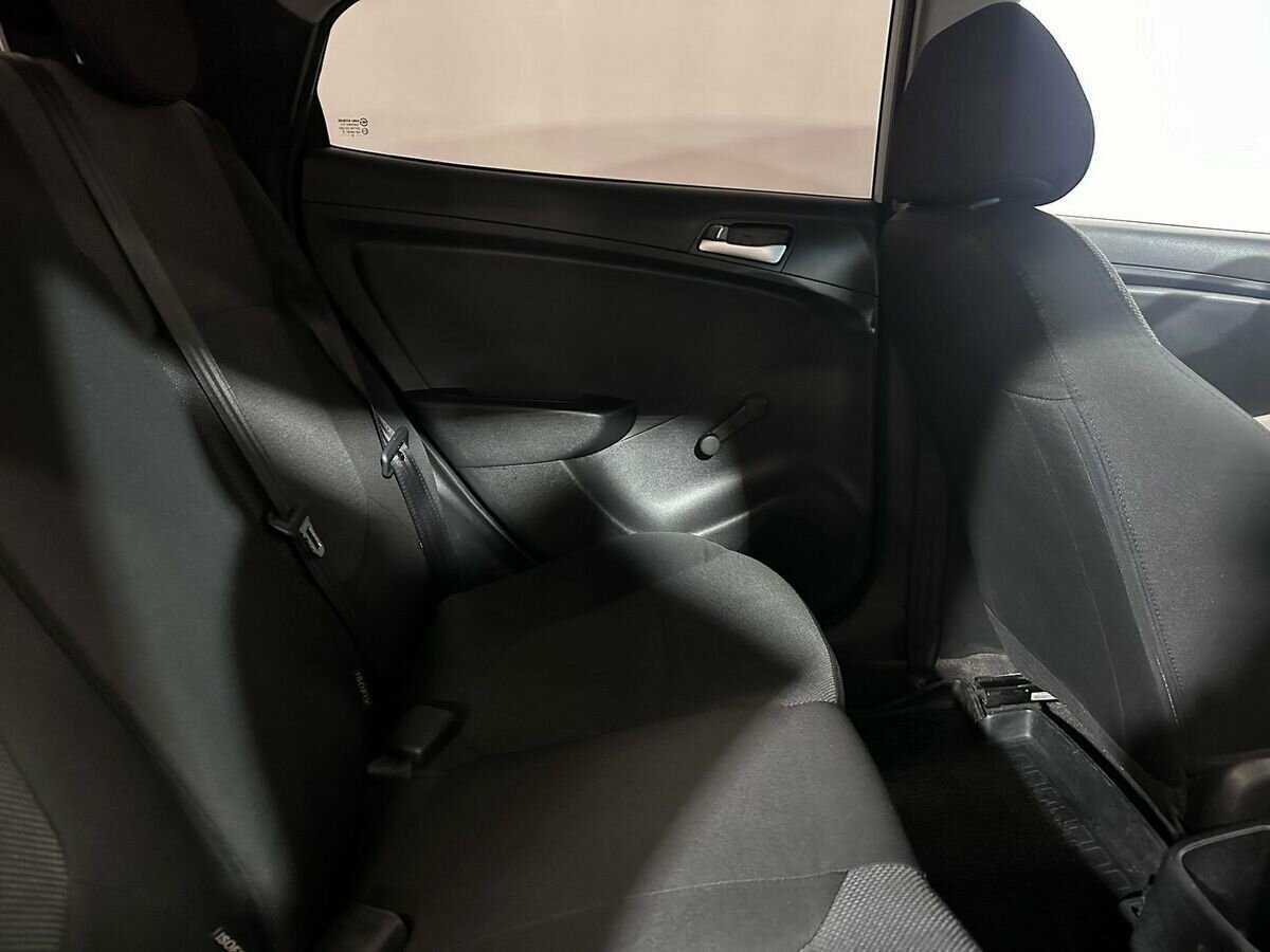 Hyundai Solaris с пробегом — 2014 год. Фото: #10