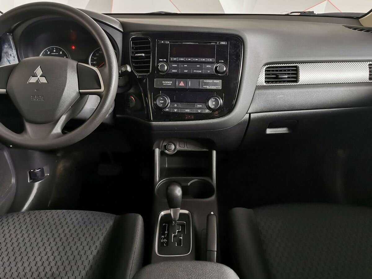 Mitsubishi Outlander с пробегом — 2014 год. Фото: #10