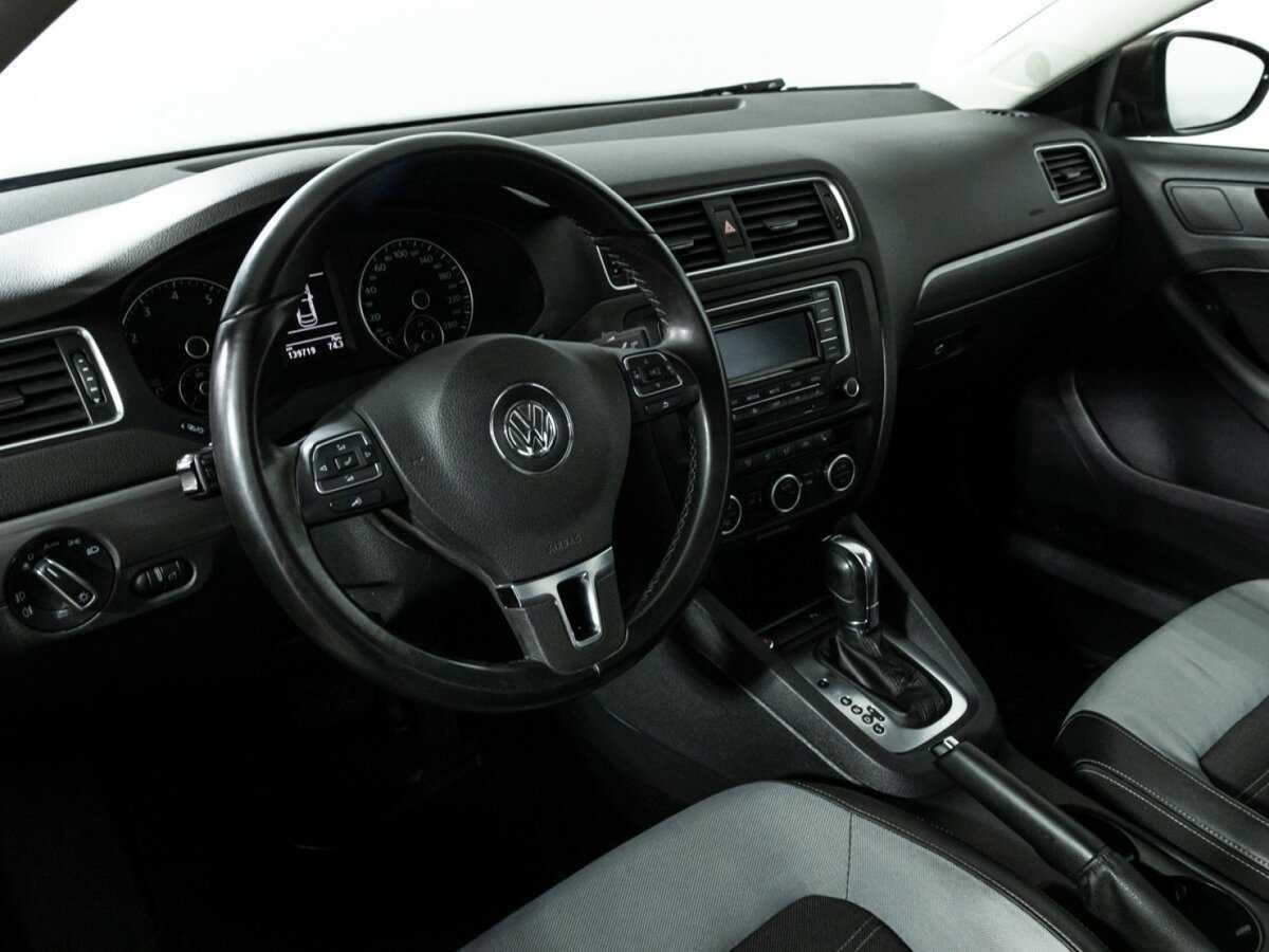 Volkswagen Jetta с пробегом — 2014 год. Фото: #10