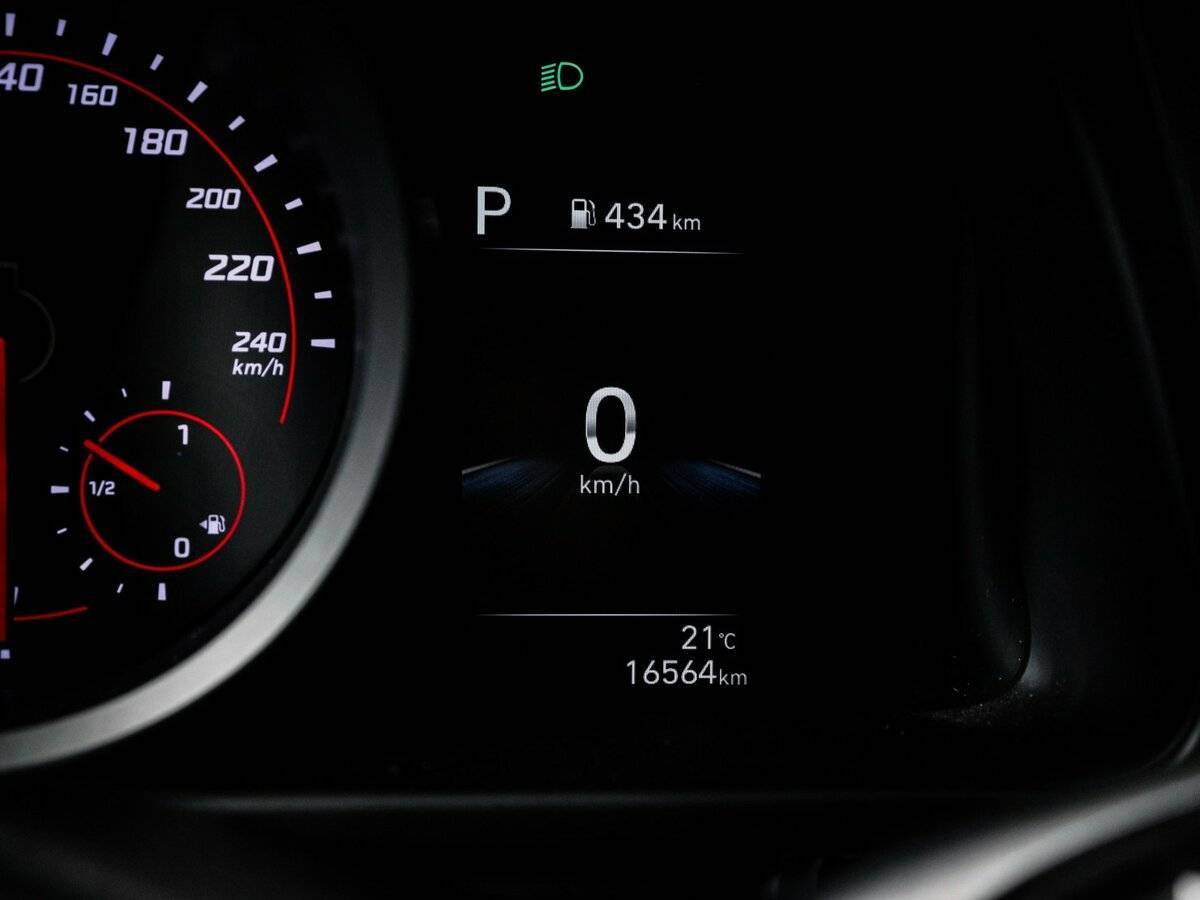 Hyundai Elantra с пробегом — 2021 год. Фото: #10