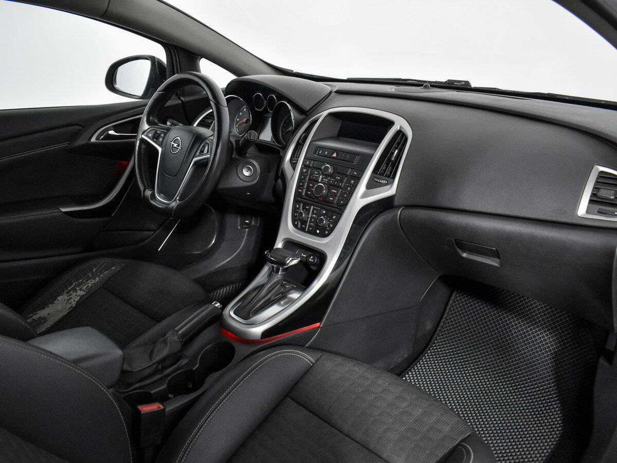 Opel Astra с пробегом — 2012 год. Фото: #13