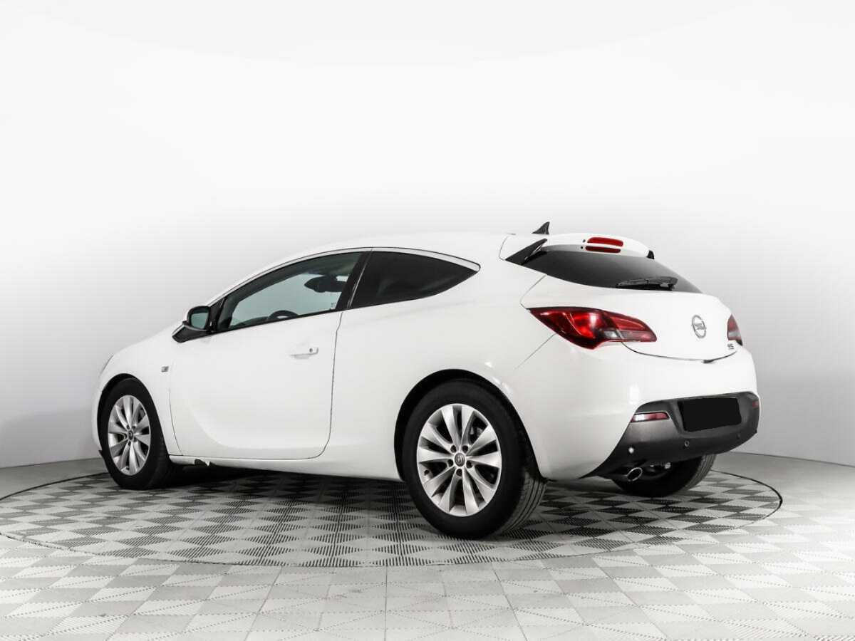 Opel Astra с пробегом — 2012 год. Фото: #6