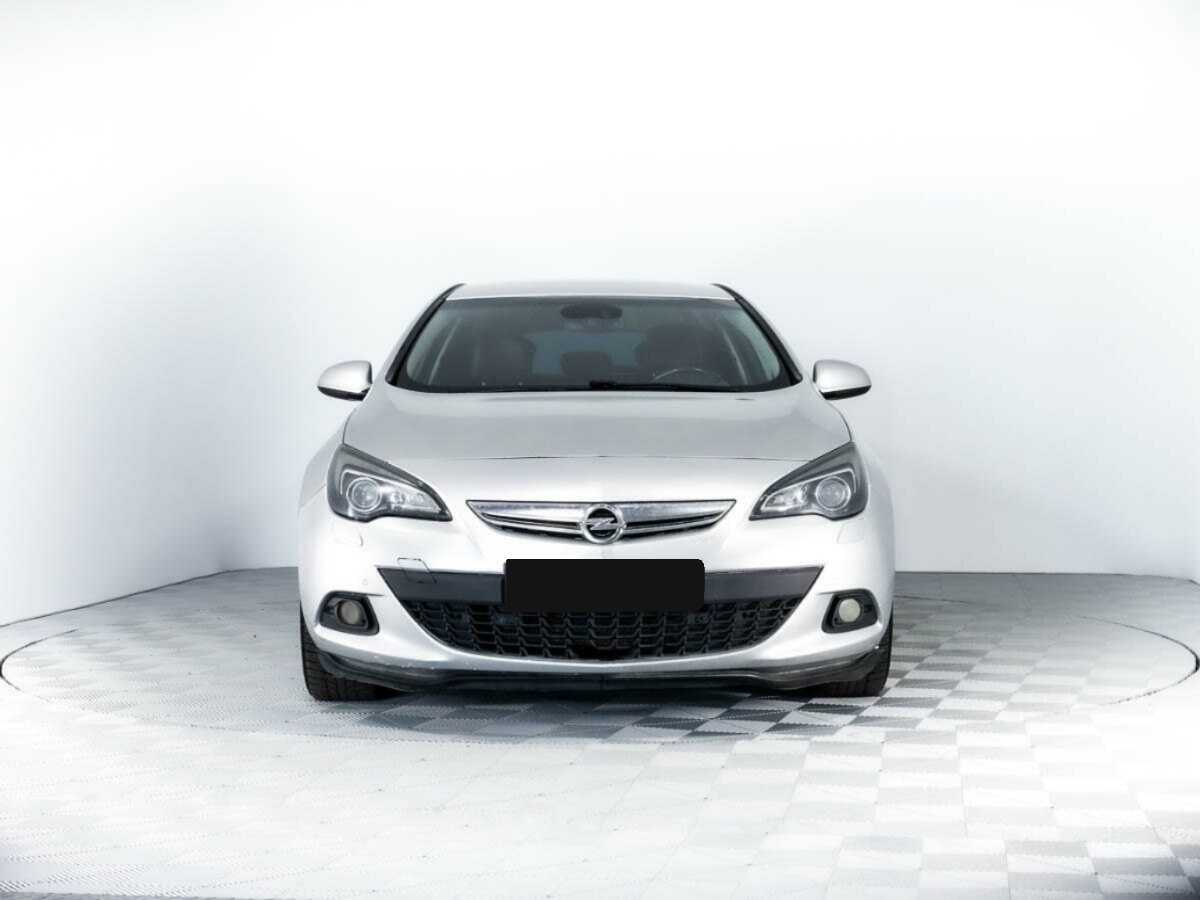 Opel Astra с пробегом — 2012 год. Фото: #1