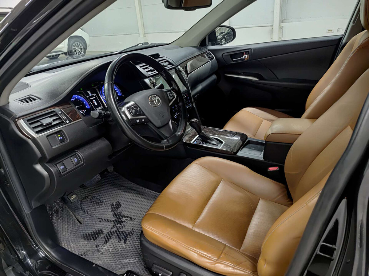 Toyota Camry с пробегом — 2018 год. Фото: #15