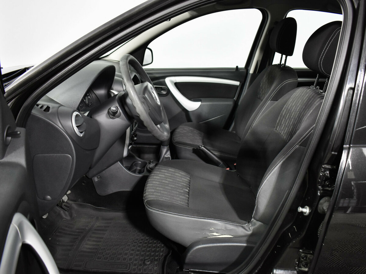 Renault Sandero с пробегом — 2014 год. Фото: #9