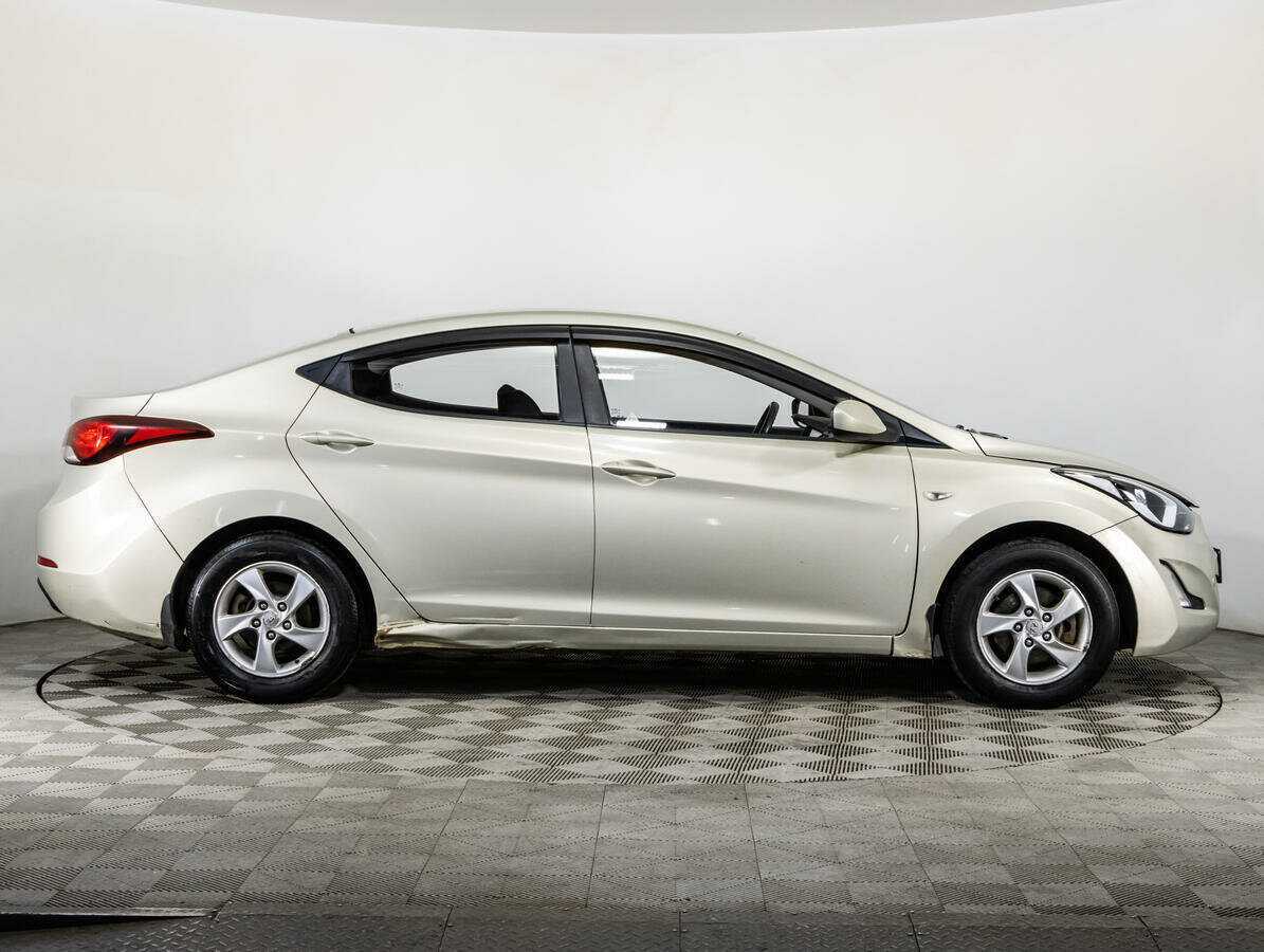 Hyundai Elantra с пробегом — 2015 год. Фото: #3