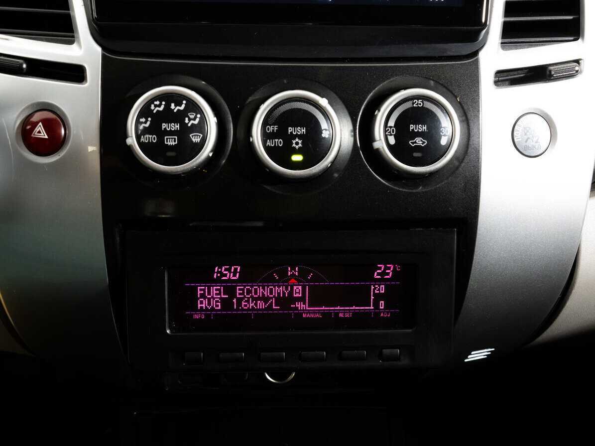 Mitsubishi Pajero Sport с пробегом — 2014 год. Фото: #13