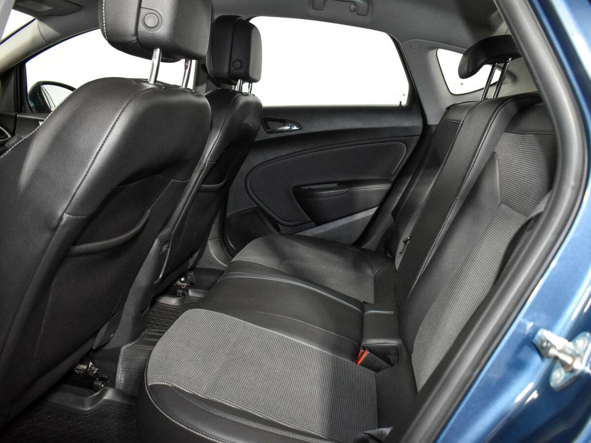 Opel Astra с пробегом — 2013 год. Фото: #8