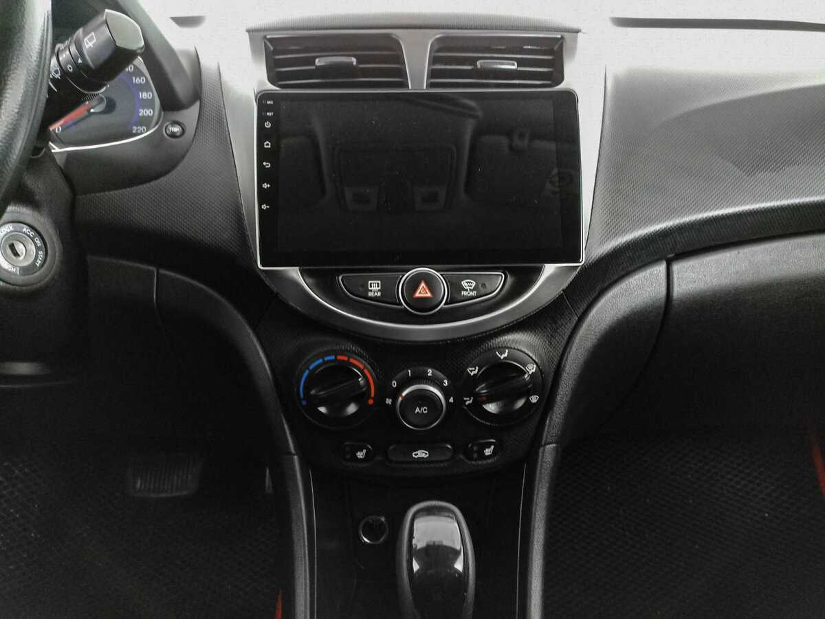 Hyundai Solaris с пробегом — 2014 год. Фото: #12