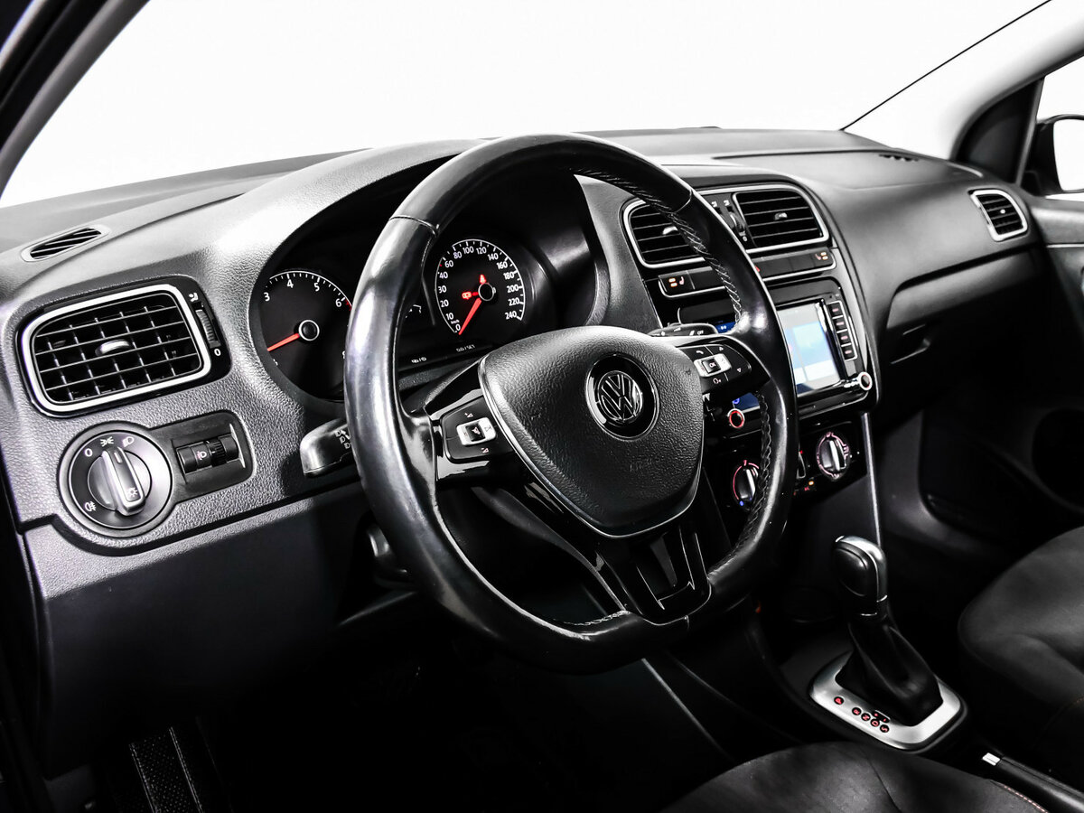 Volkswagen Polo с пробегом — 2017 год. Фото: #11