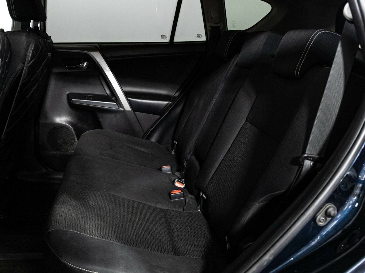 Toyota RAV4 с пробегом — 2018 год. Фото: #9