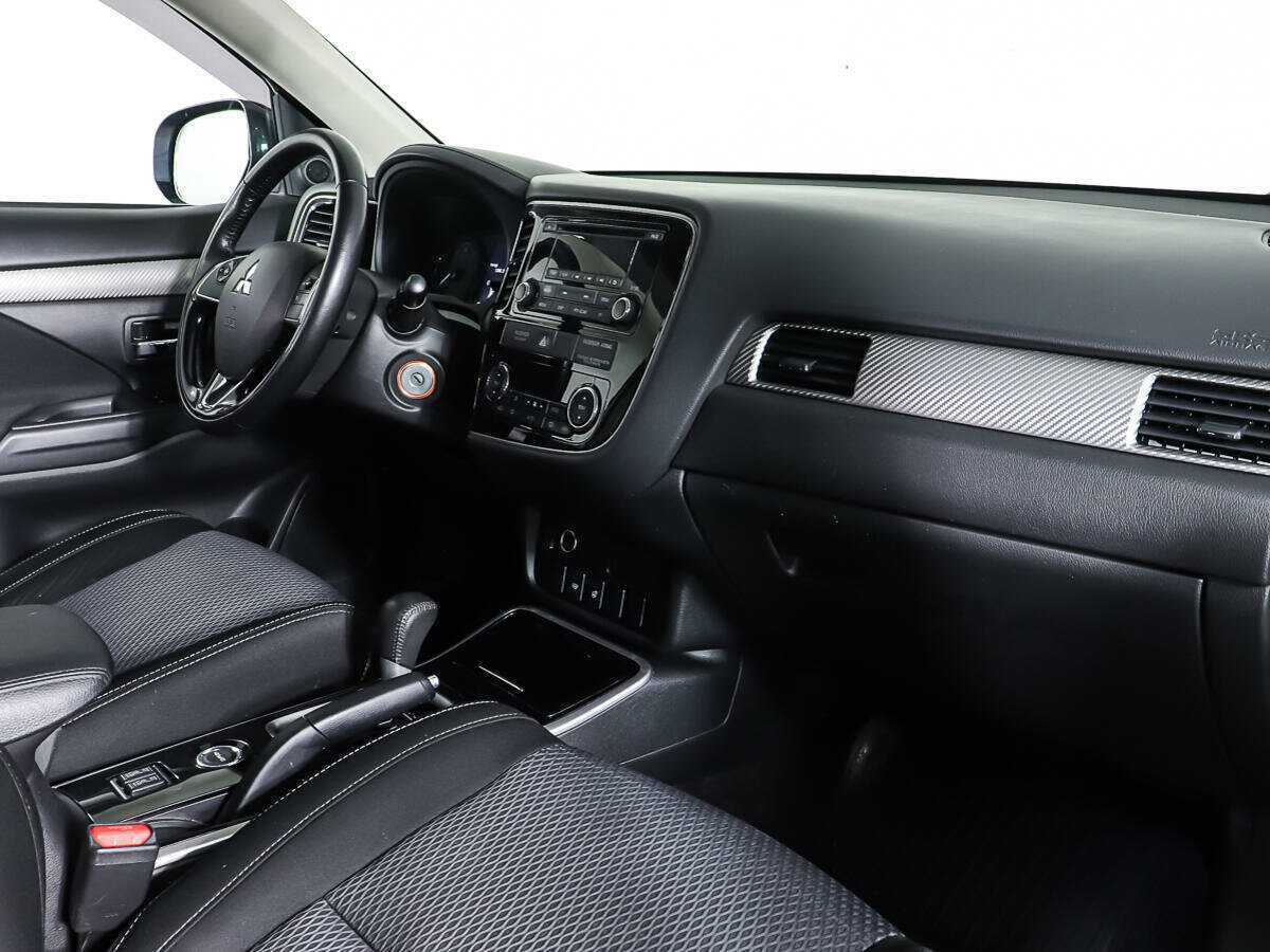 Mitsubishi Outlander с пробегом — 2018 год. Фото: #8