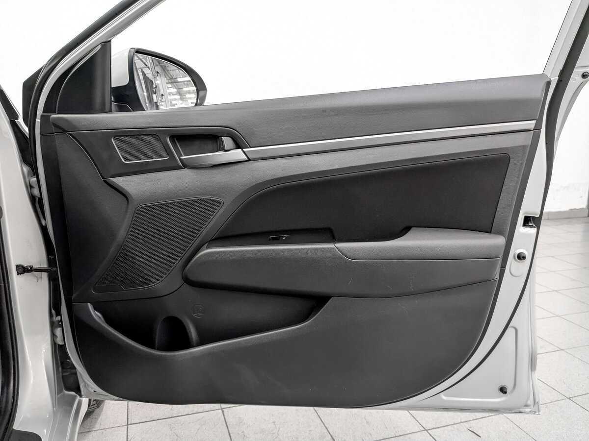 Hyundai Elantra с пробегом — 2017 год. Фото: #21
