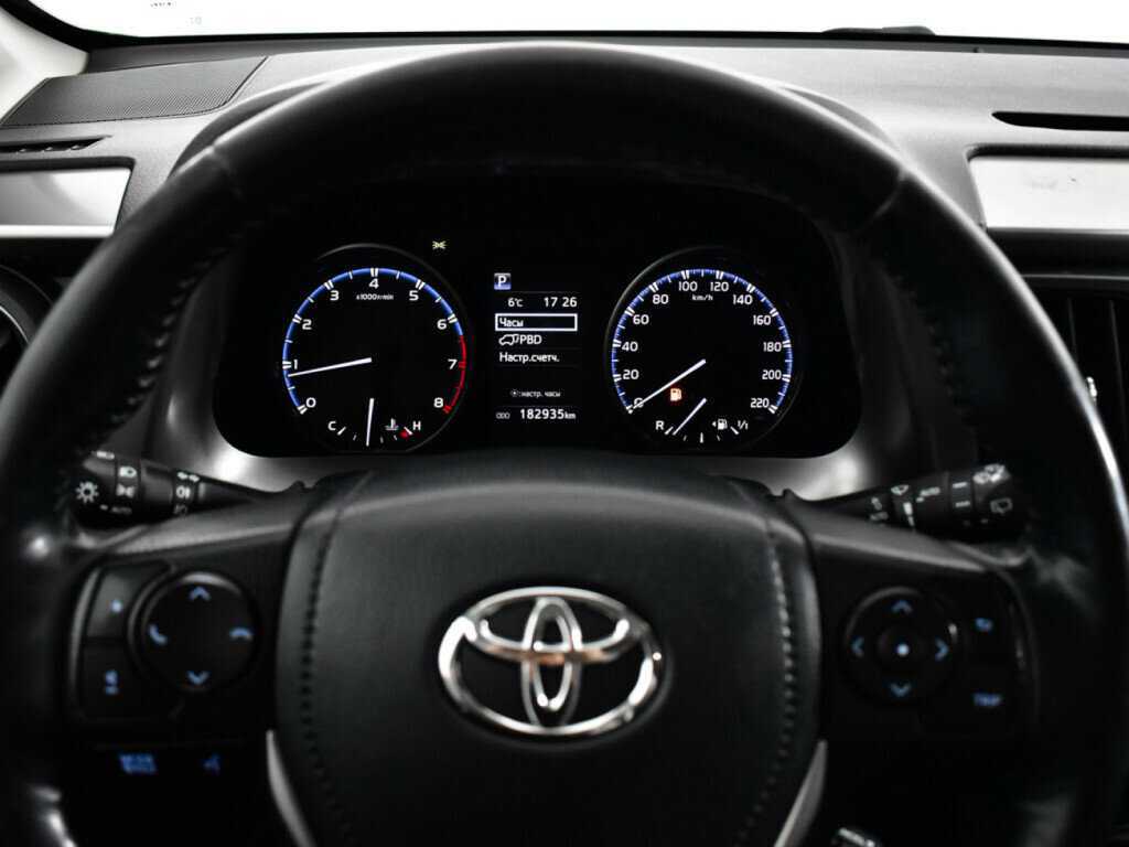 Toyota RAV4 с пробегом — 2018 год. Фото: #10