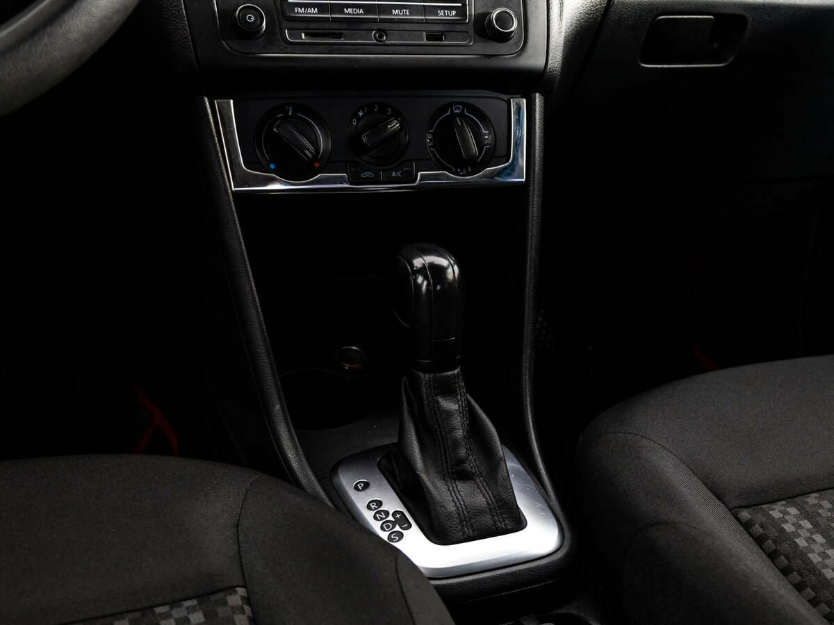 Volkswagen Polo с пробегом — 2016 год. Фото: #9