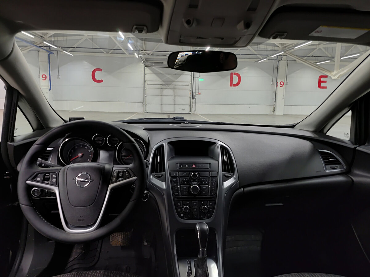 Opel Astra с пробегом — 2014 год. Фото: #13