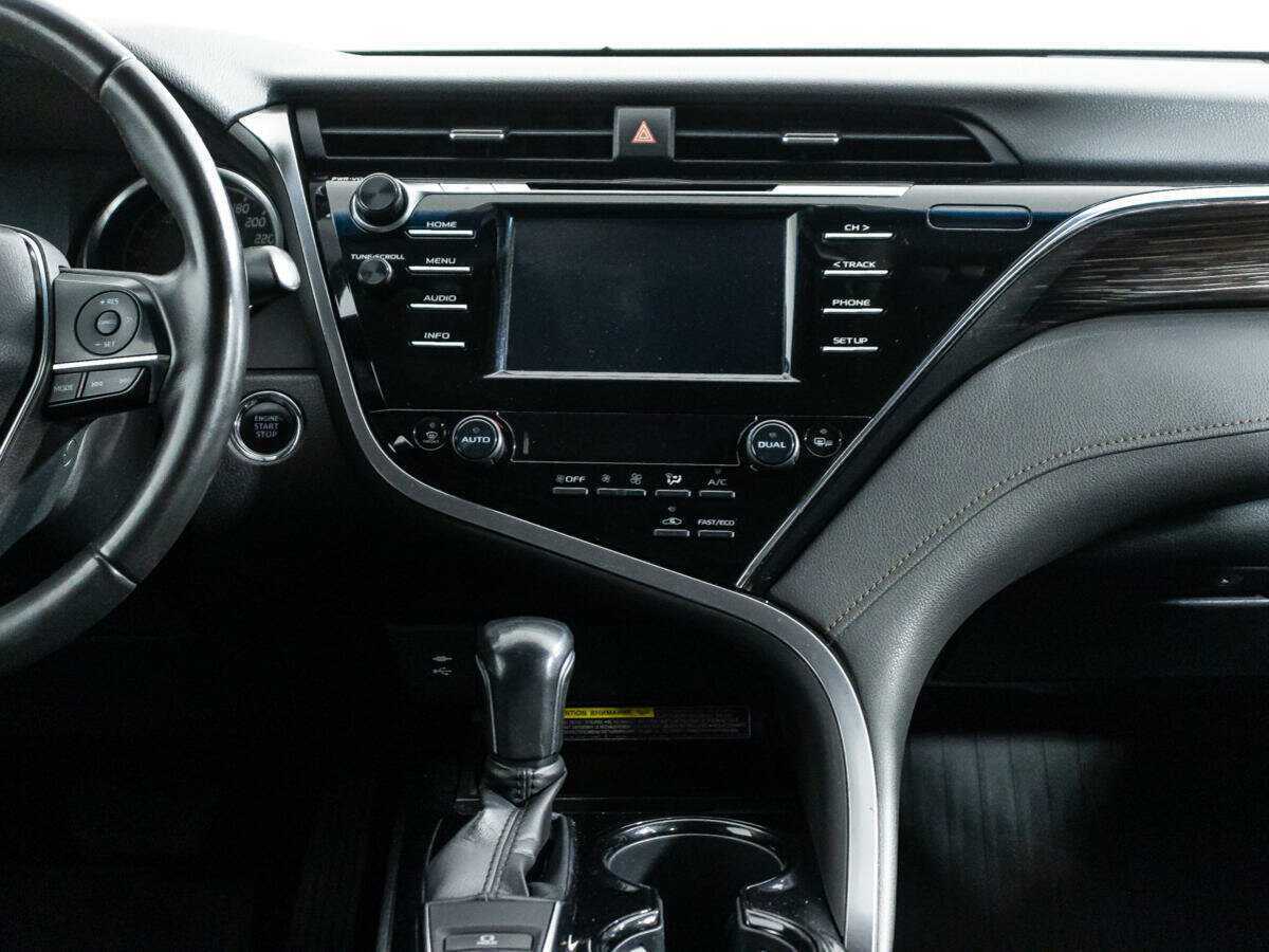 Toyota Camry с пробегом — 2018 год. Фото: #13
