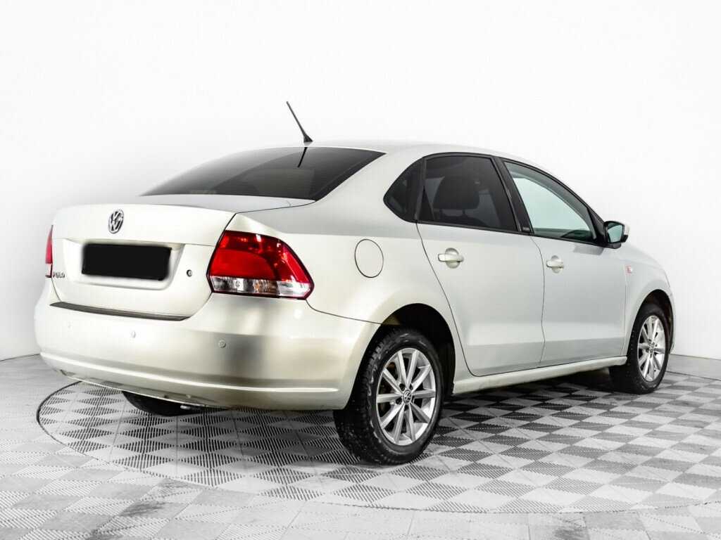Volkswagen Polo с пробегом — 2015 год. Фото: #4