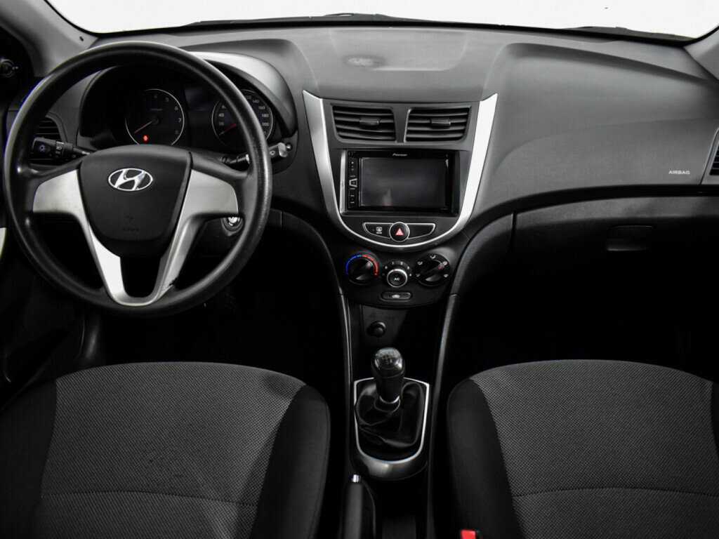 Hyundai Solaris с пробегом — 2013 год. Фото: #8