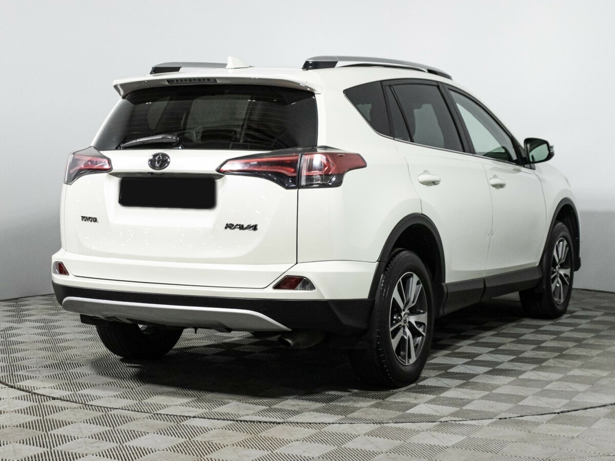 Toyota RAV4 с пробегом — 2017 год. Фото: #4