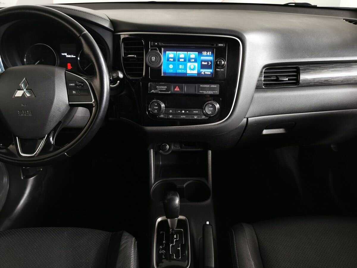 Mitsubishi Outlander с пробегом — 2016 год. Фото: #10