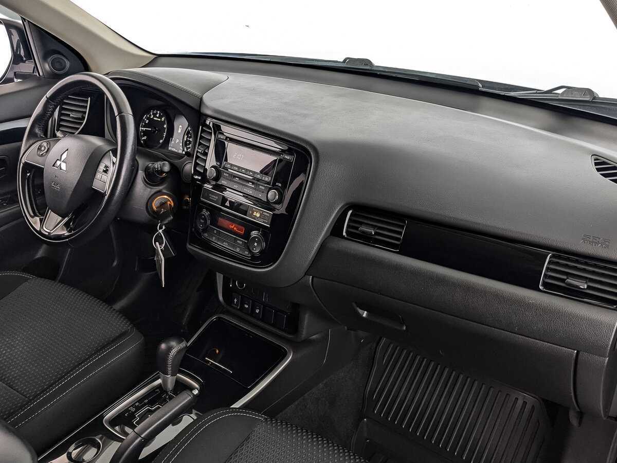 Mitsubishi Outlander с пробегом — 2019 год. Фото: #12