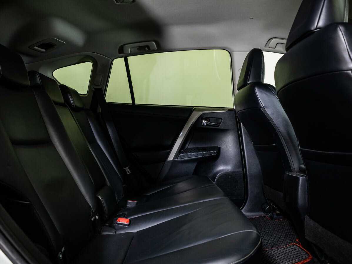 Toyota RAV4 с пробегом — 2012 год. Фото: #7