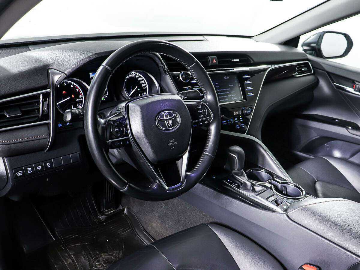 Toyota Camry с пробегом — 2020 год. Фото: #11